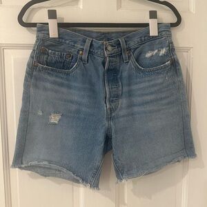lightly used 501 levi bermuda jean shorts size 27